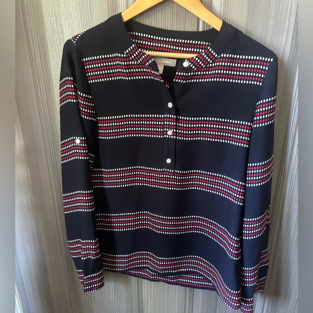 Banana Republic Womens XS Riviera Dot Popover Blouse Tab Sleeve Navy w Red/White
